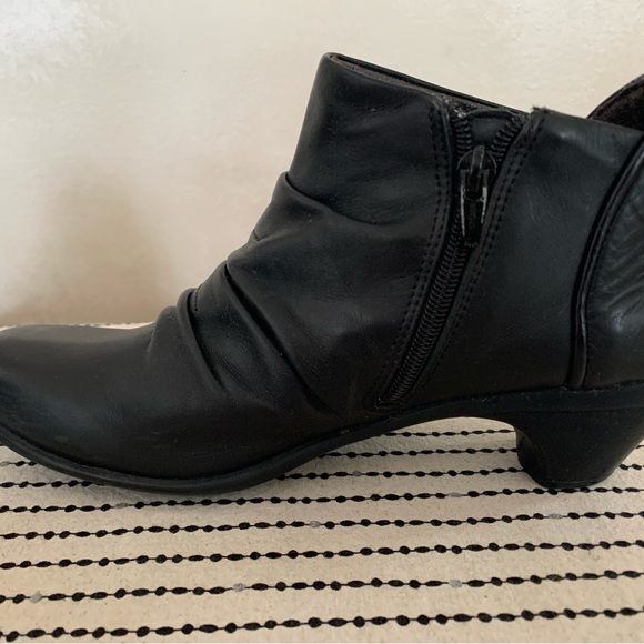 Naot booties - Picture 2 of 6